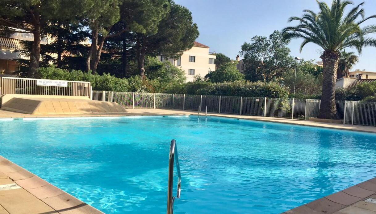 Merazur Fréjus Екстериор снимка